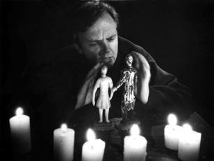 1992/93 187 Fryderyk Nietzsche ECCE HOMO adaptacja i re yseria: Janusz Stolarski wspó praca: Bogumi Gauden Premiera: 27, 28 IX 1992 Janusz Stolarski koprodukcja z Teatrem Polskim w Poznaniu FAUST I