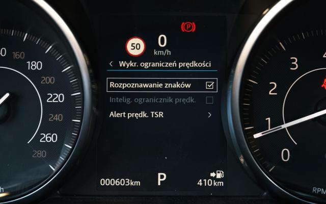 Pakiet Connect Pro 011CB 2 620 zł Zawiera: Pro Services i Wi-Fi Hotspot 025RC Ustawienia spersonalizowane 182AB System rozpoznawania znaków drogowych z inteligentnym