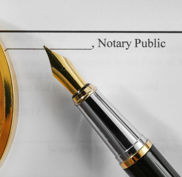 FORMY TESTAMENTU AKT NOTARIALNY Testament notarialny jest sporządzony w formie aktu