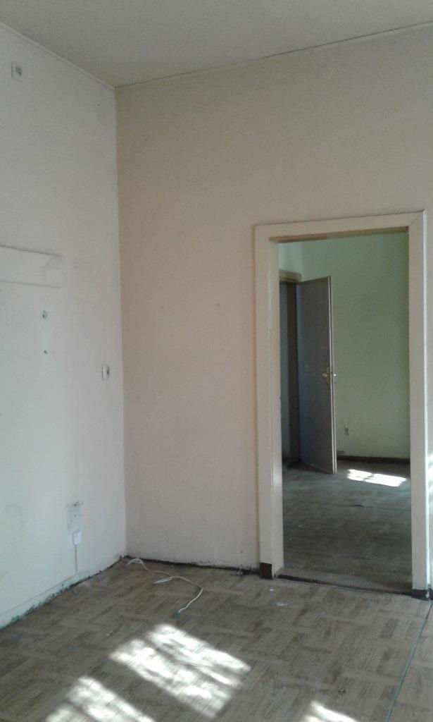 Dostęp do WC ze wspólnego korytarza na parterze.