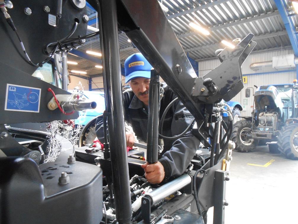 Montaż układu elektrohydraulicznego zespołu owijania