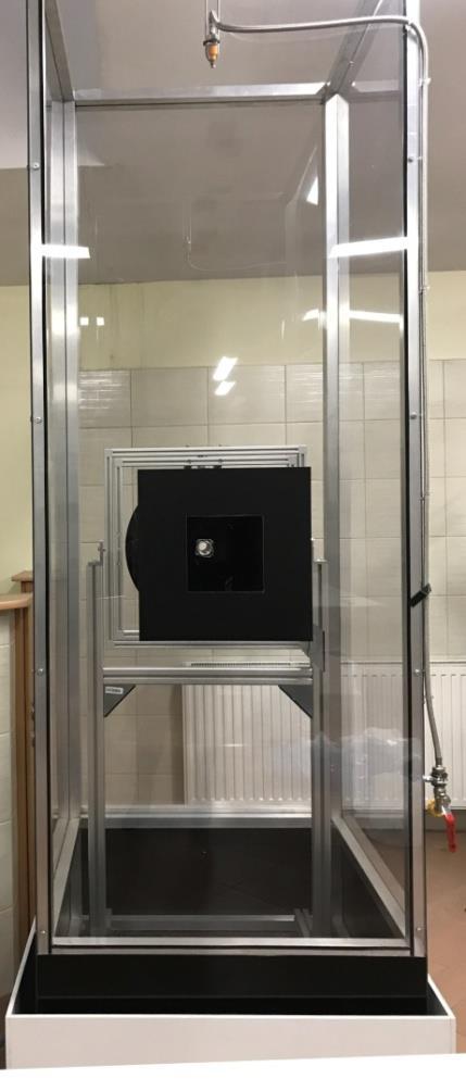 Przed rozpoczęciem pomiarów należy przeprowadzić kalibrację przyrządu w warunkach suchych i mokrych, w celu wyznaczenia poprawki uwzględniającej zmiany światła rozproszonego między tymi warunkami